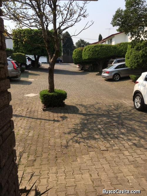 Casa en Condominio Horizontal con Terraza, Jardín y 3 Autos