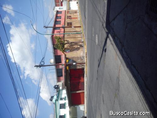 EXCELENTE ESQUINA PROPIA PARA NEGOCIO (FRANQUICIAS)  O CASA HABITACIÒN Y CON ACCESORIOS PARA NEGOCIO