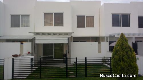 CASA EN RENTA EN PASEOS DEL BOSQUE, CORREGIDORA, QRO.