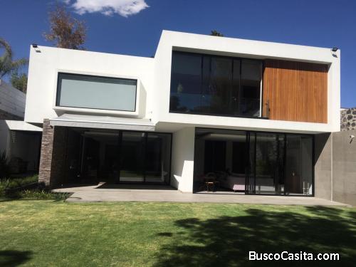 RESIDENCIA EN CALLE CERRADA (DE REVISTA).