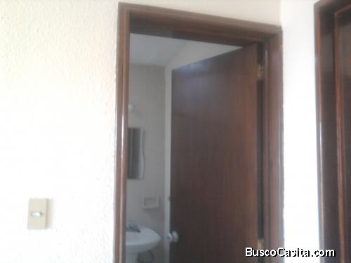 Renta casa de una planta y amueblada en Querétaro