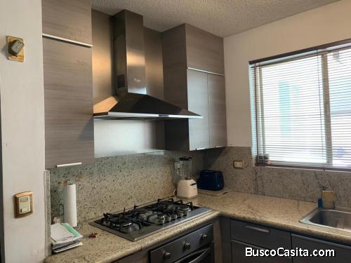 CASA DEL VALLE EN SAN PEDRO GARZA GARCÍA, NUEVO LEÓN A UNA CUADRA DE PUNTO VALLE