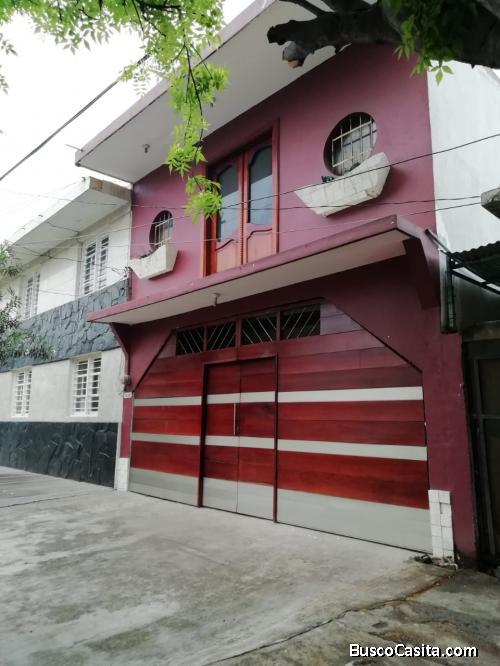 CASA EN AVENIDA PRINCIPAL