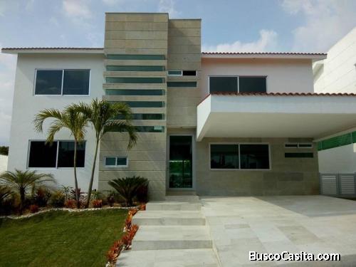 VENTA DE CASA EN LOMAS DE COCOYOC, AMPLIOS ESPACIOS.