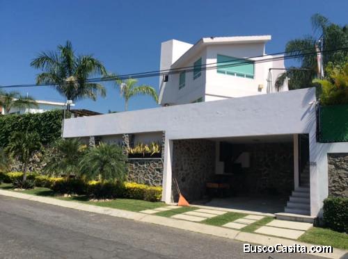 VENTA DE CASA EN FRACC LOMAS DE COCOYOC CON HERMOSA VISTA PANORAMICA.