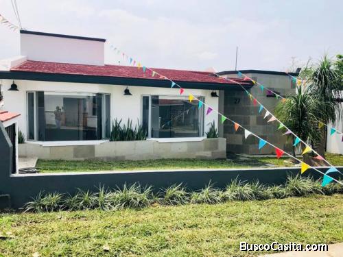 VENTA DE CASA EN LOMAS DE COCOYOC CON AMPLIA ESTANCIA