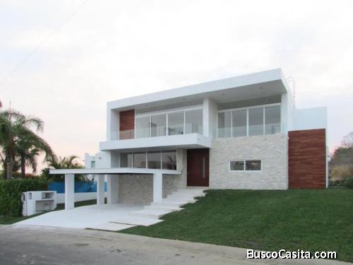 HERMOSA RESIDENCIA EN VENTA EN FRACC LOMAS DE COCOYOC