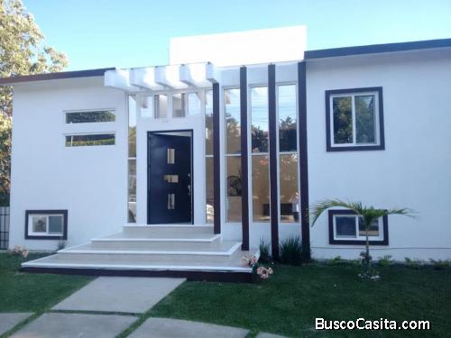 VENTA DE CASA EN FRACC LOMAS DE COCOYOC CUENTA ALBERCA