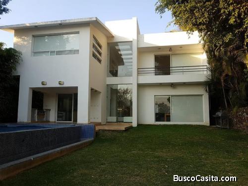 VENTA DE CASA COMPLETAMENTE AMUEBLADA EN LOMAS DE COCOYOC