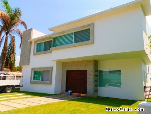 HERMOSA CASA EN VENTA CON ACABADOS DE PRIMERA EN FRACC LOMAS DE COCOYOC