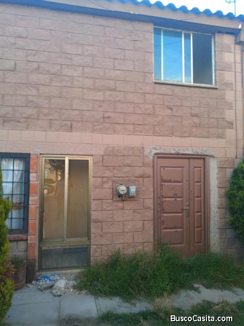 Casa de 2 plantas, dentro de privada tranquila