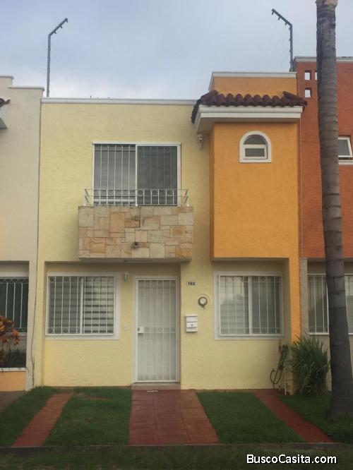 Casa en venta en Real del Bosque. ¡En excelentes condiciones! de dos plantas.