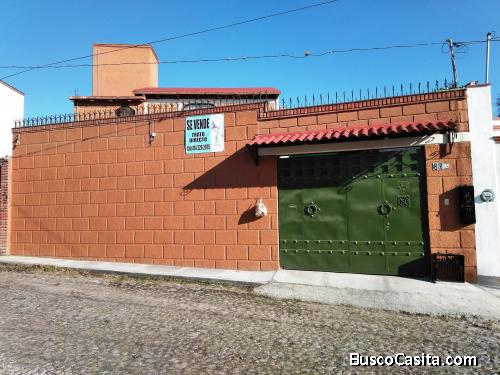 SE VENDE CASA CON ACABADOS MEXICANOS Y TODOS LOS SERVICIOS EN TEQUISQUIAPAN