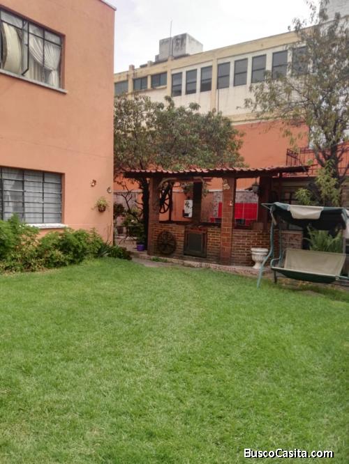 VENTA DE AMPLIA CASA CON JARDÍN EN LINDAVISTA