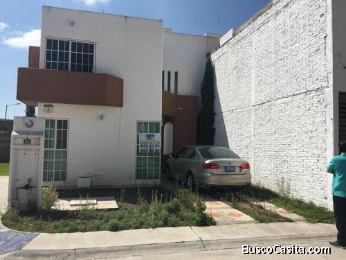 CASA EN RENTA SEMI AMUEBLADA PRIVADA POZA REAL (ZONA INDUSTRIAL)