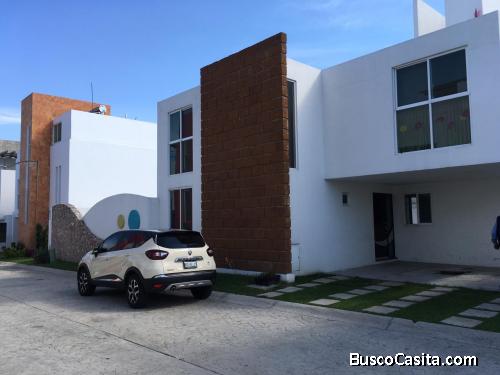 Casa de 3 lotes con gran Jardín en Sitio del Sol