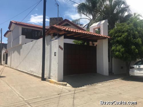 Casa en esquina en Santa Lucia Oaxaca atrás del Palacio municipal