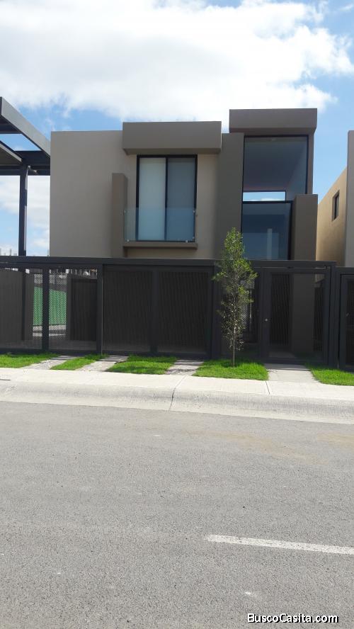 HERMOSA CASA EN RENTA EN FRACCIONAMIENTO EL REFUGIO