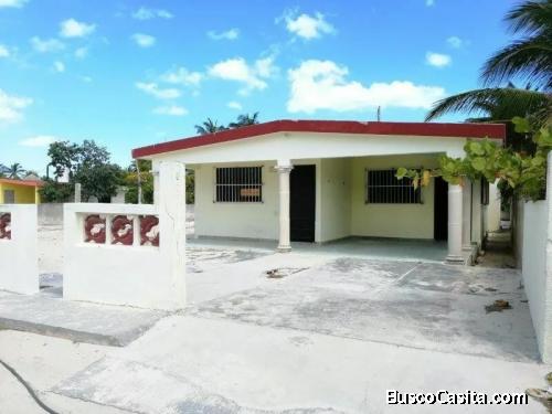 Hermosa casa en la playa de Chelem ubicada atrás de la Casa Marista. 