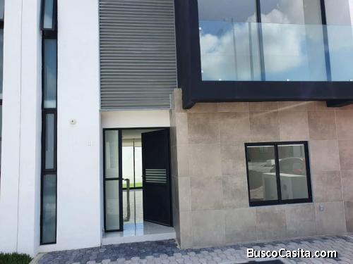 Casa en renta en Residencial El Refugio, Querétaro. 