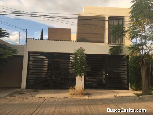 LA FIRMA REAL STATE VENDE CASA EN VISTAS DEL SOL CON 4 RECÁMARAS