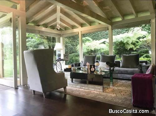 Hermosa casa en Fraccionamiento con estricta vigilancia