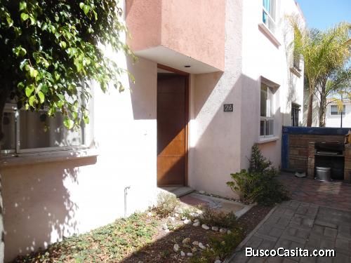 rento casa en fraccionamiento viñedos a 15 min de cholula 