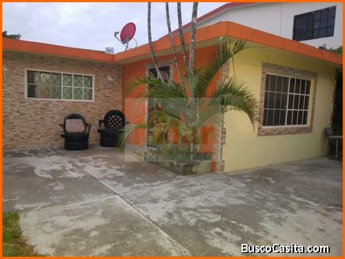 Amplia casa de una planta a unas cuadras de Av. Monterrey