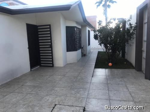 CASA DE UNA PLANTA AL NORTE EN RENTA 