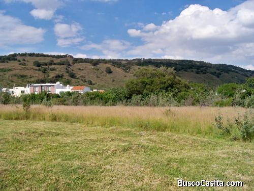 Buen Terreno de 2 has ideal para Escuela espaldas TEC