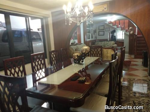 Casa a unas cuadras de Avenida Central, colonia Emiliano Zapata. 