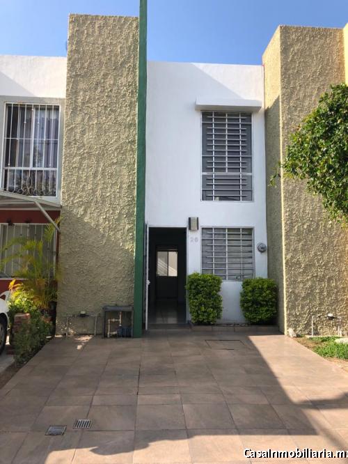 Bonita casa en fraccionamiento los Frutos, Huentitán el bajo, cerca del CUAAD.