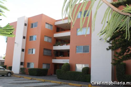 EN VENTA AMPLIO DEPARTAMENTO.
