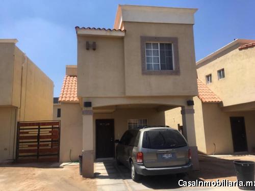 Se renta casa completamente amueblada, tres recamaras Fracc. Bosques del Sol.