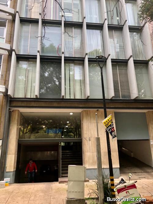 Bonita Oficina muy Funcional y muy bien Ubicada en 2ndo Nivel