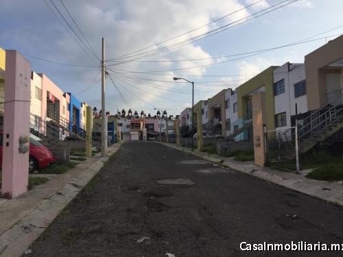 ECONOMICA casa dúplex cerca del tec.