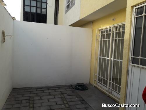 Casa en condominio con Vigilancia en hacienda la Gloria, Condominio Castaño
