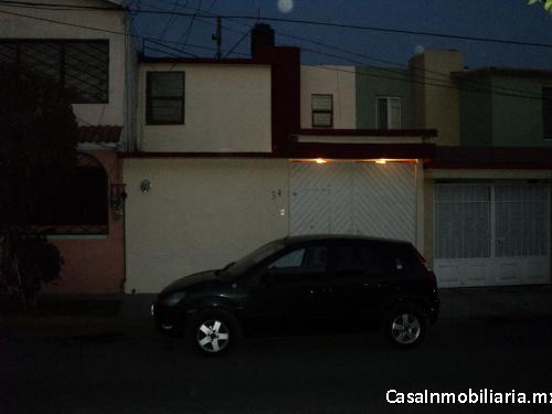 Rento casa, sola, en el Fraccionamiento Seccion Parques,  Cuautitlan Izcalli.