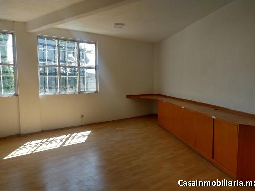 Bodega en renta en colonia Las Águilas.