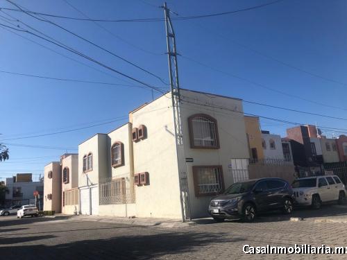 GRAN Y AMPLIA CASA EN VENTA EN EL FRACIONAMIENTO LA JOYA