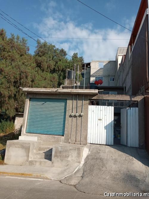 EXCELENTE CASA DOS NIVELES CON LOCAL COMERCIAL DOS ESTACIONAMIENTOS