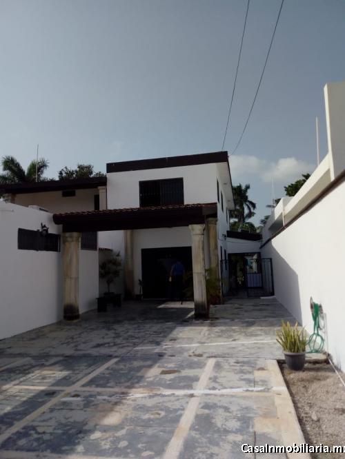 VENTA DE AMPLIA  CASA 4 CUARTOS  PARA VIVIR O PARA OFICINAS EN MERIDA YUCATAN  EN ZONA NORTE 