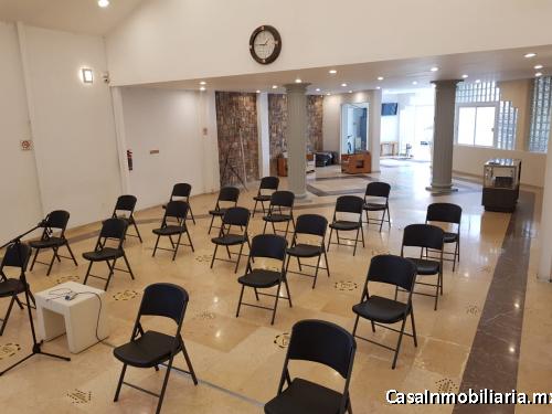 Salón de usos múltiples con espacios abiertos y uso de suelo comercial