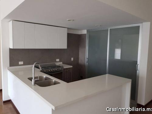 Iluminado departamento en renta en Av Coyoacán