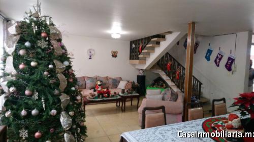 Casa en calle cerrada en Col Avante