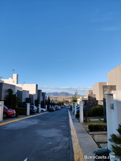 Excelente casa en desarrollo exclusivo y con vista al club de golf