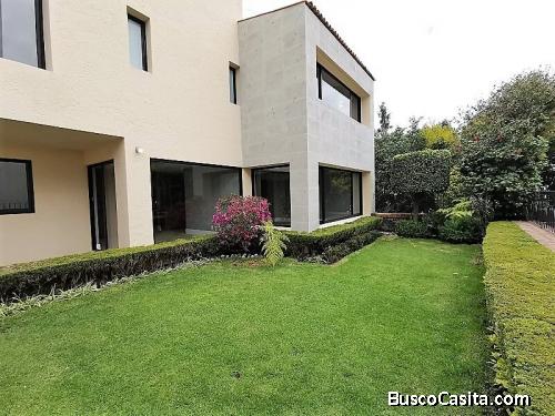 Vendo exclusiva casa en fraccionamiento Jardines en la Montaña 