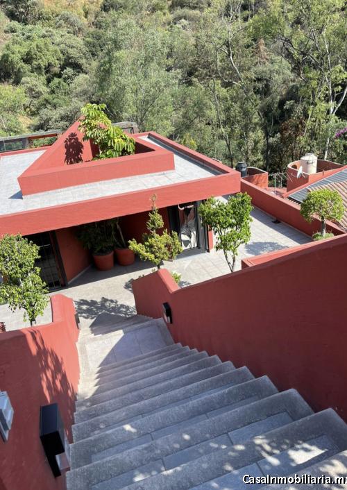 Casa con tres niveles. Hermosa 