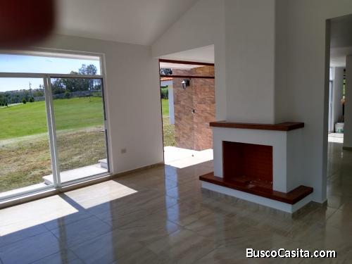 Residencia nueva en venta al sur de la ciudad. Acabados de primera