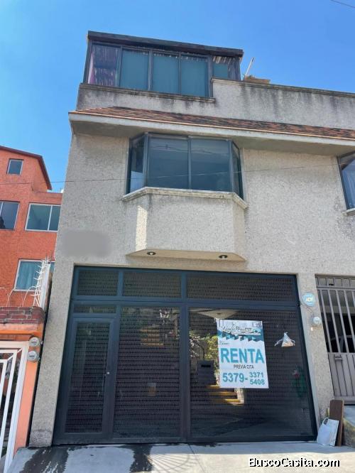 Cumbres del Valle, Tlalnepantla. Rento Bonita y Amplia Casa Duplex.